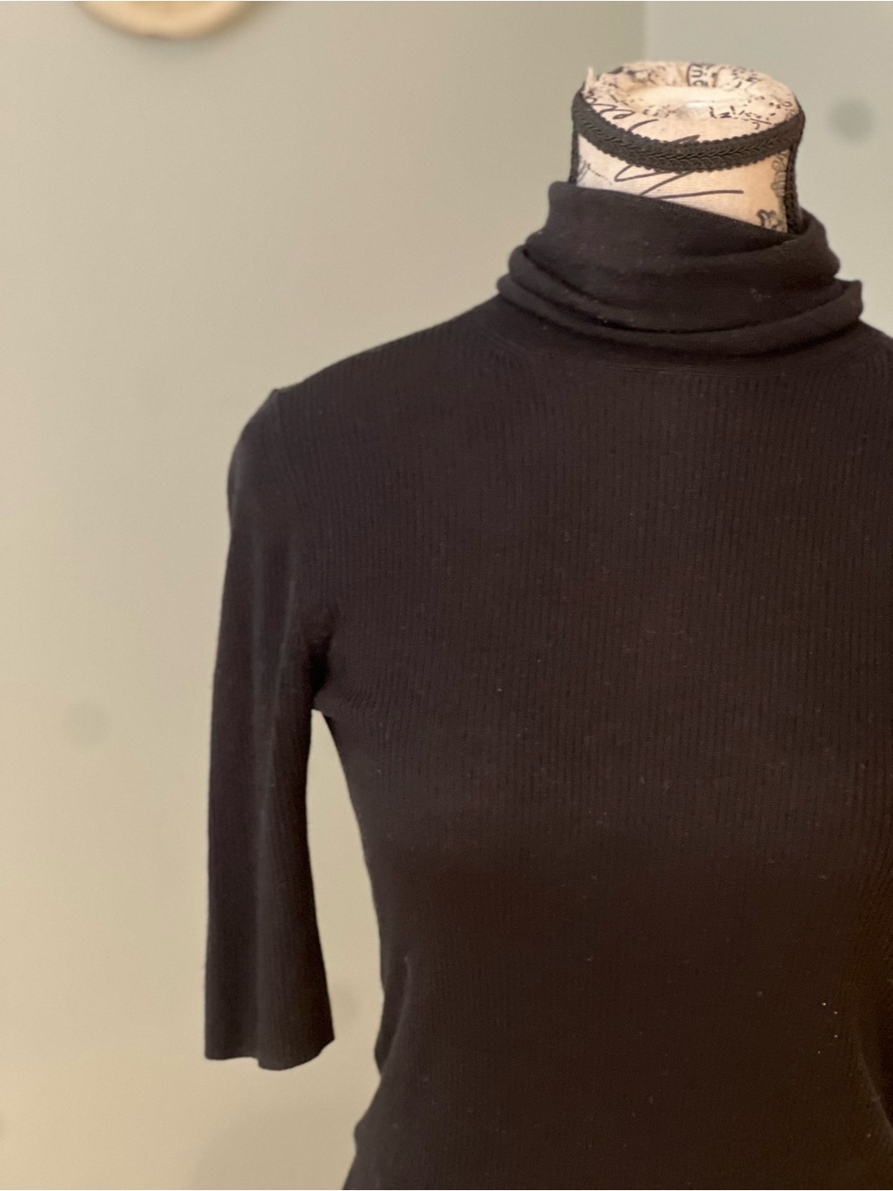 Theory Leenda Short-Sleeve Turtleneck in Regal Wool | Size P | Ribbed | Like New - Picture 8 of 13